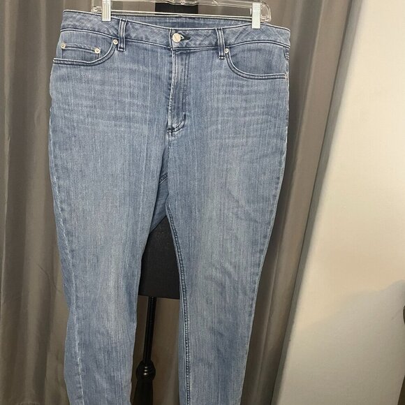 L.L. Bean Denim - 295.  LL Bean Favorite Fit Womens Jeans, Size 16, EUC